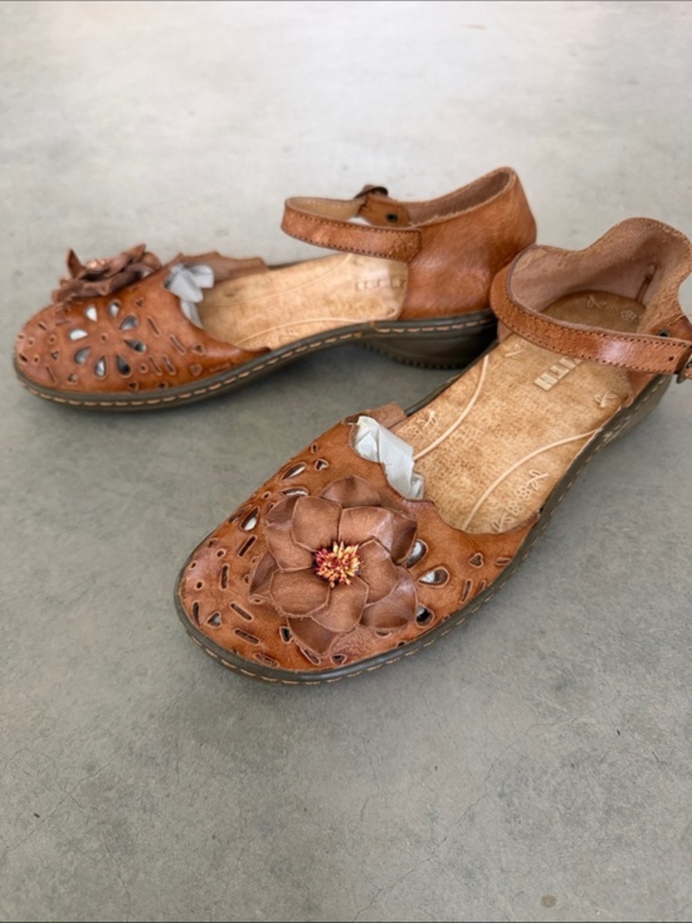 Gazith shoes Brown Floral Cutout Leather Mary Jane Flats size 7